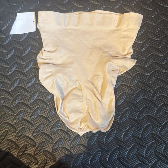 SKIMS • seamless sculpt mid waisted briefs NWT RW1 - Picture 6 of 7